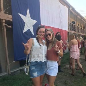 Meet your Posher, Abby